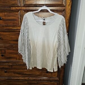 Mystree Womens Sz Large Gorgeous Top. Big Flowy Arms. BOHO!!! Buckle